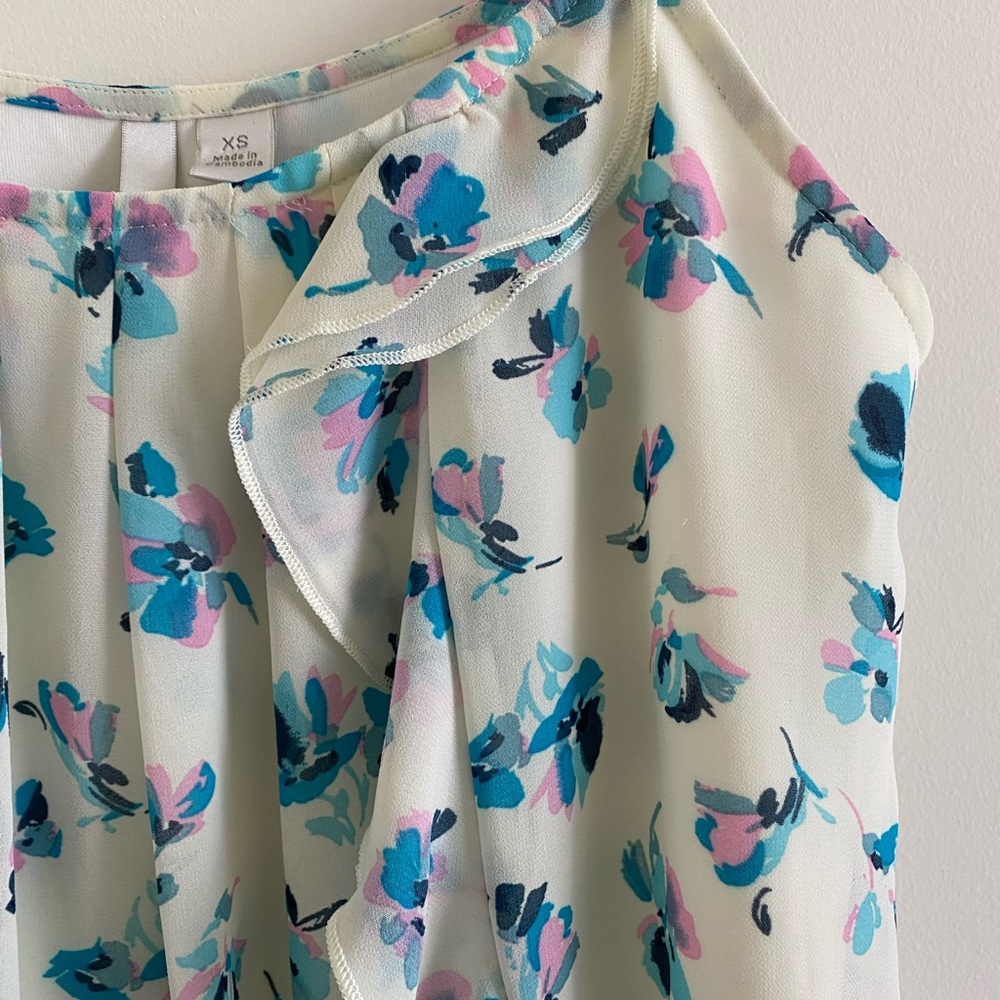 LC Lauren Conrad Flutter Sleeve Floral Top - Picture 5 of 10